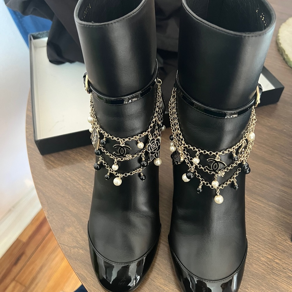 Chanel Black 20a Cc Dainty Charm Zip Boots/Booties